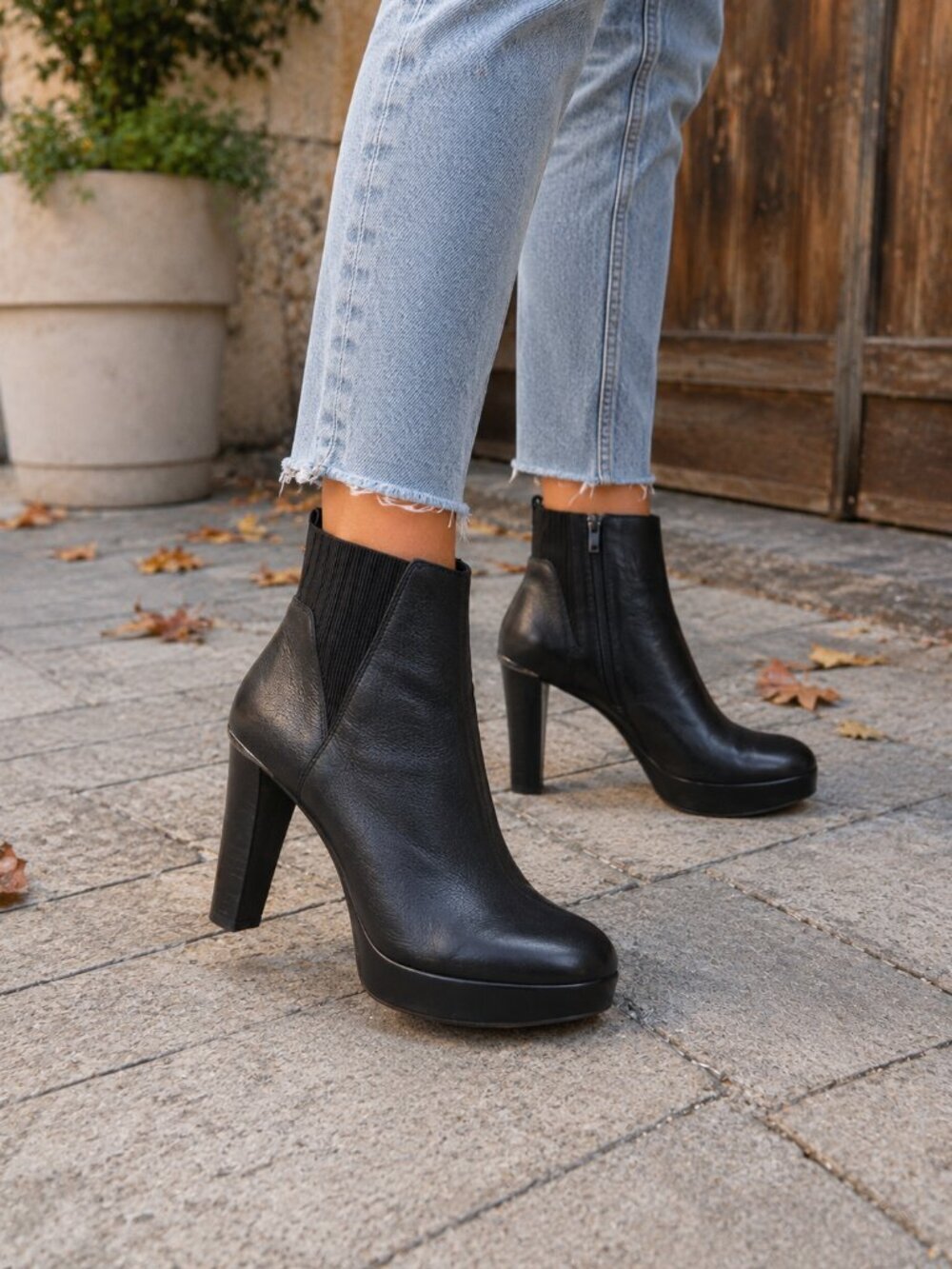 DONALD PLINER Elyna Boots Black Size 8.5
